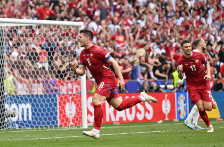 Bùng nổ phút cuối, người cũ Real giúp Serbia thoát cửa tử